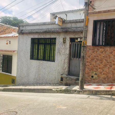 Hostal La 18 بيريرا المظهر الخارجي الصورة